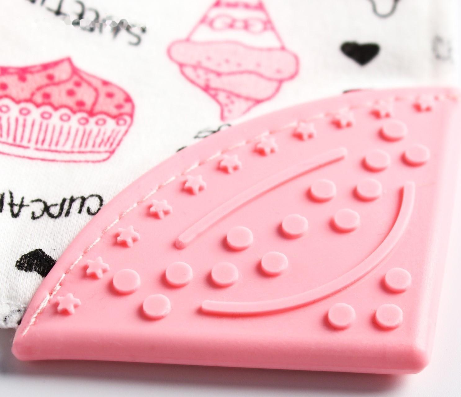 Нагрудник-бандана/слюнявчик для кормления непромокаемый с прорезывателем на кнопке, цвет розовый, МИКС