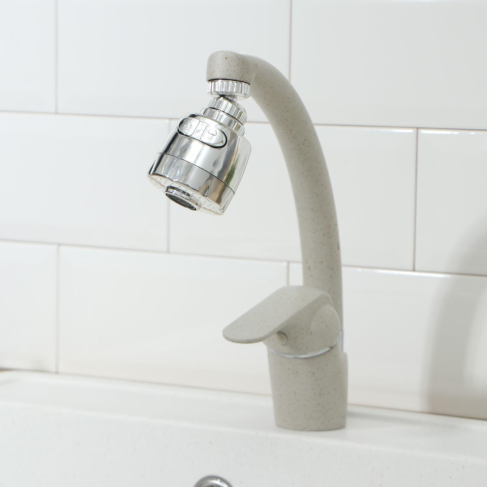 Насадка на кран для экономии воды с изменяемым напором и углом струи