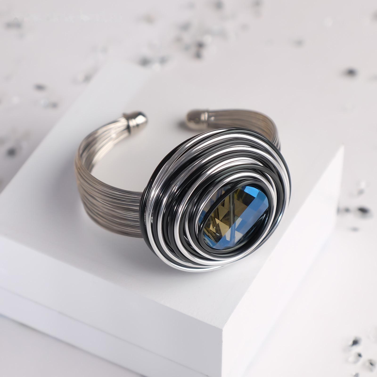 Браслет со стразами 