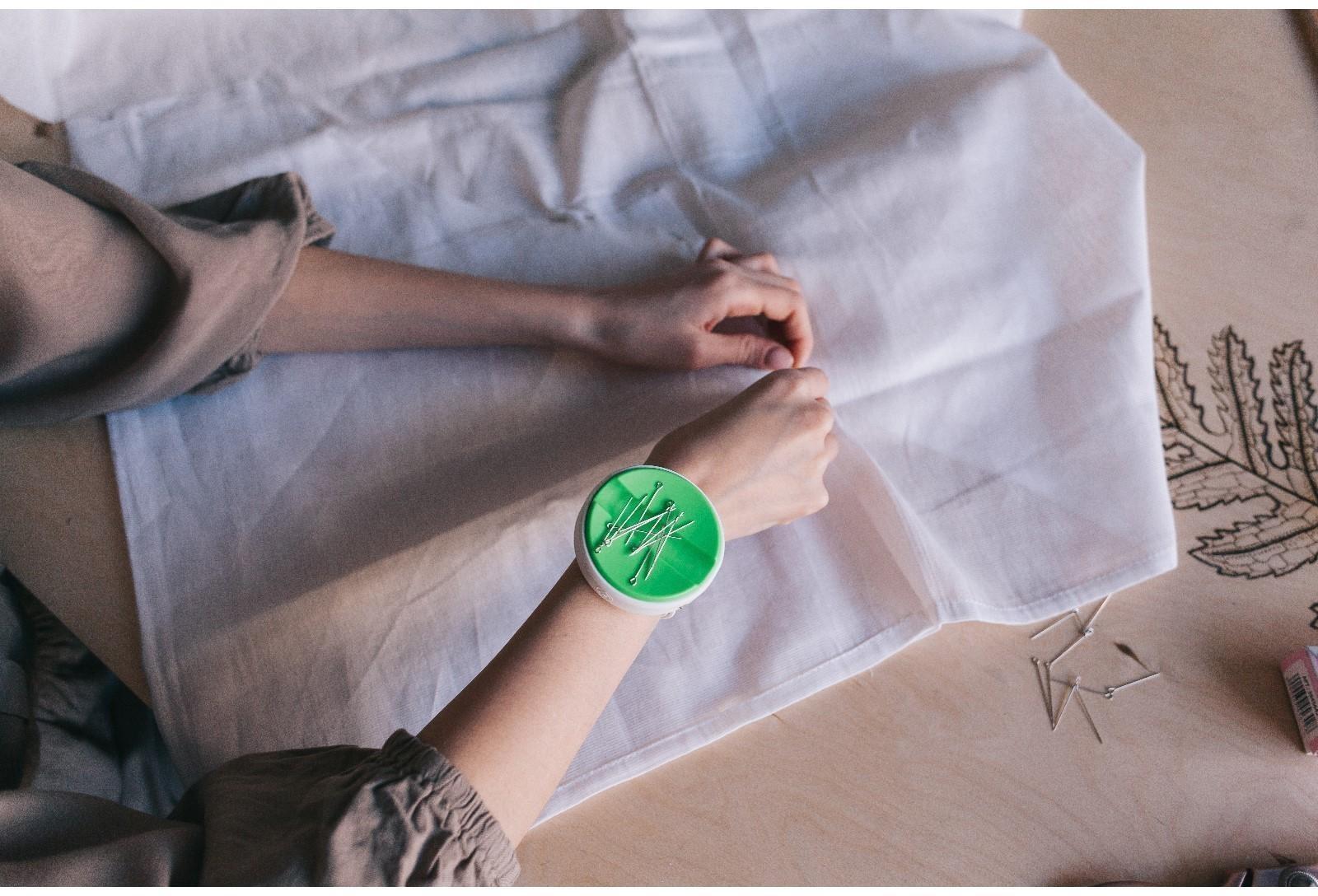 Игольница магнитная на руку, 25 × 5,7 × 1,5 см, цвет МИКС