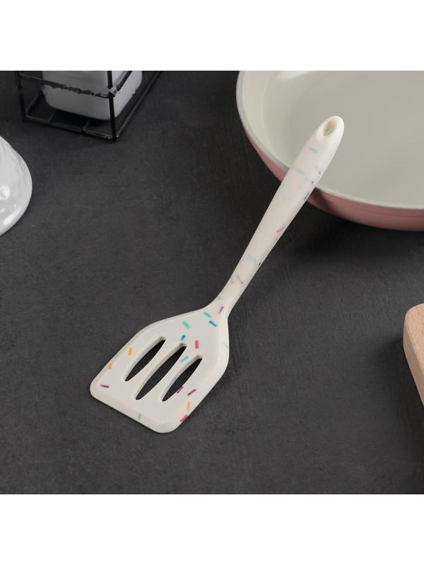 Лопатка с прорезями Доляна «Конфетти», 20,5 см, цвет белый