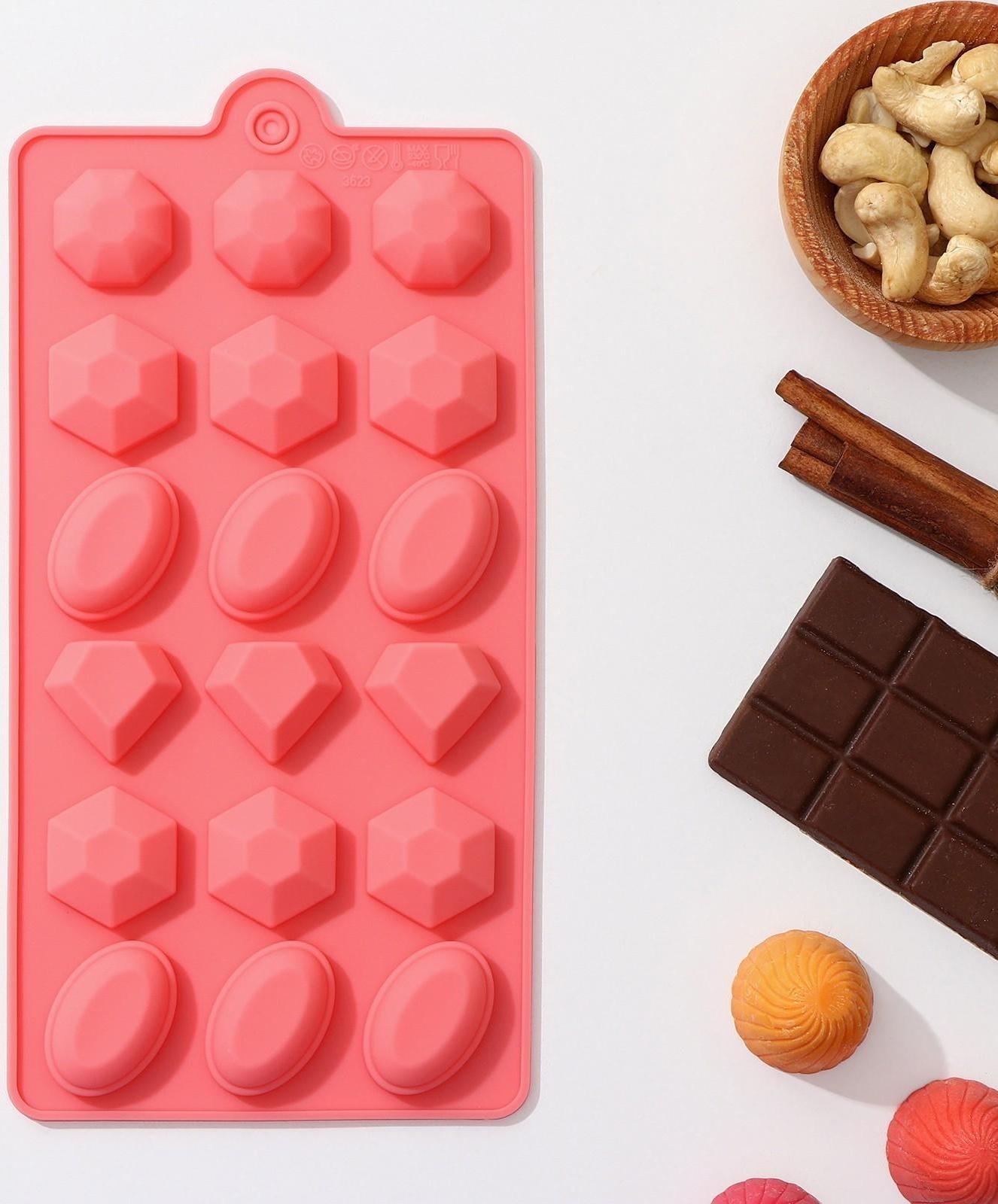 Форма для льда и кондитерских украшений Доляна «Огранка», 22×11 см, силикон, 18 ячеек, цвет МИКС