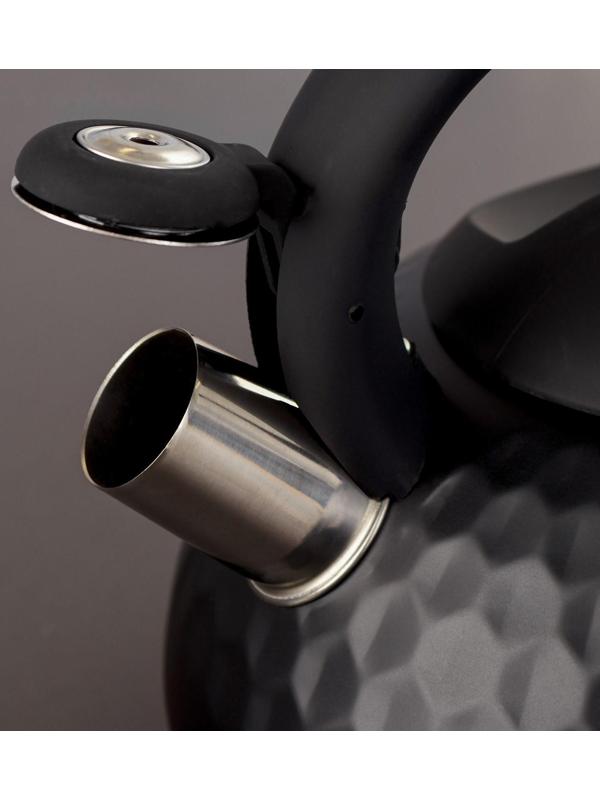 Чайник со свистком из нержавеющей стали Magistro Glow, 3 л, индукция, ручка soft-touch, цвет чёрный