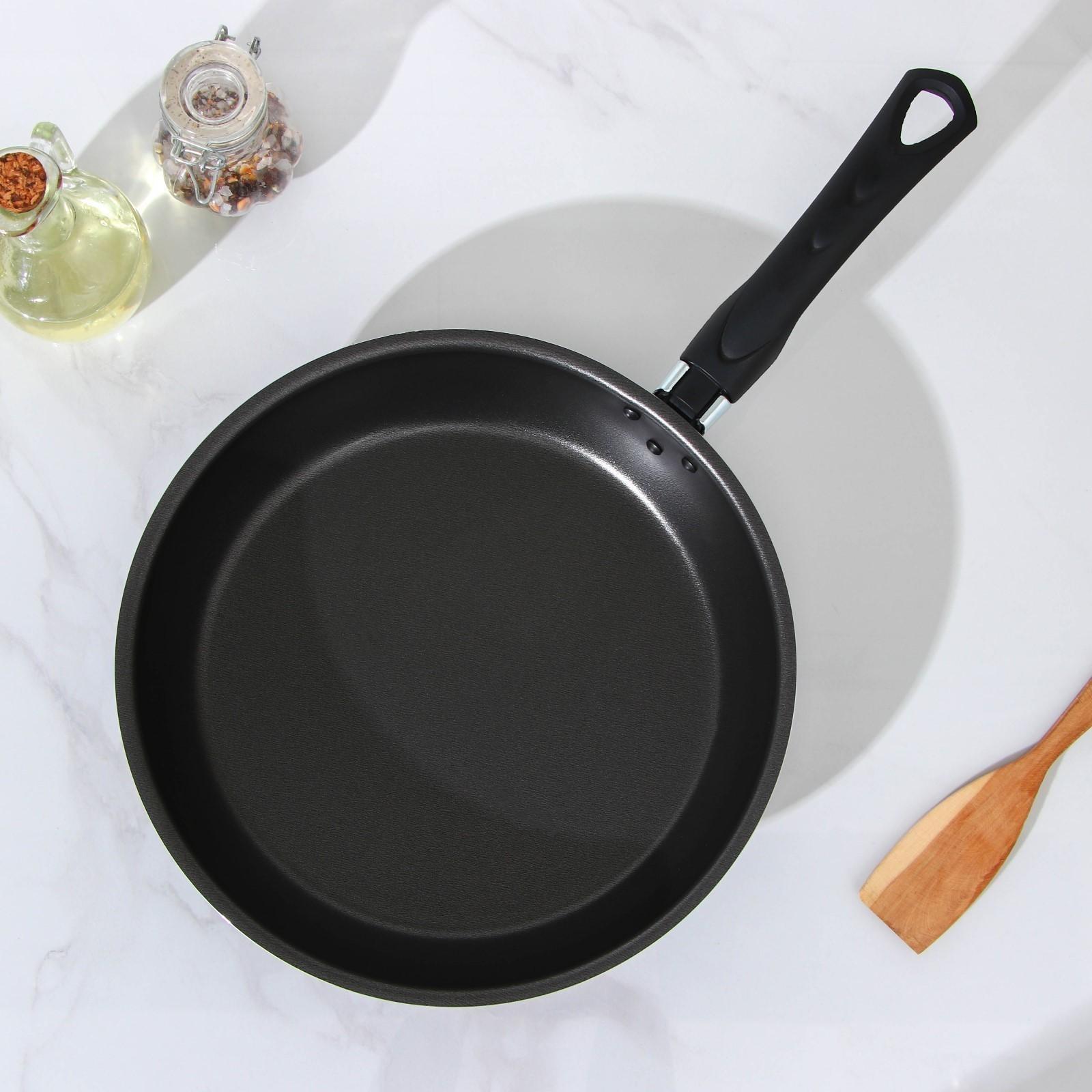 Сковорода «Классика атлас», d=26 см, пластиковая ручка, стеклянная крышка, антипригарное покрытие, цвет чёрный