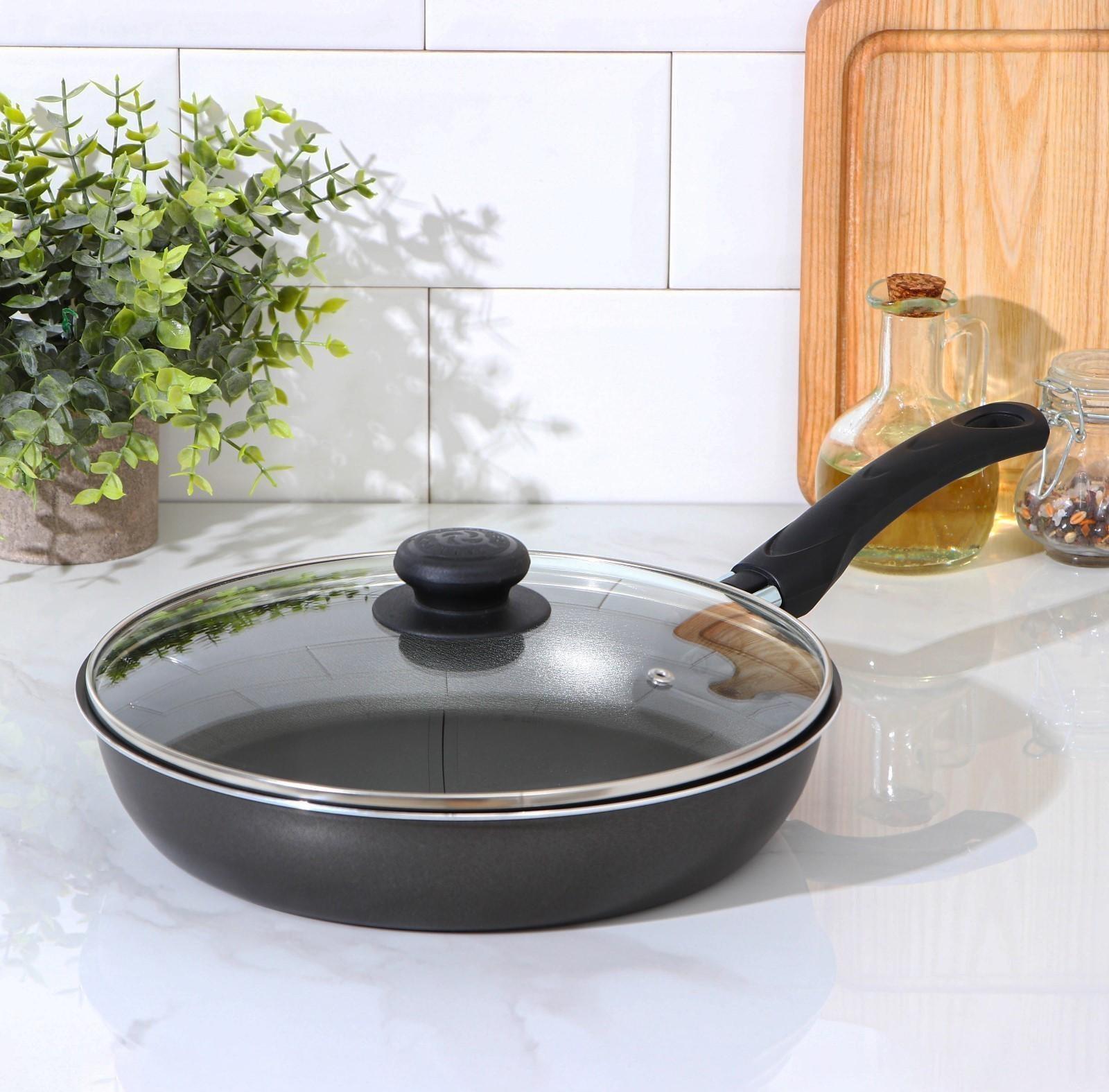 Сковорода «Классика атлас», d=26 см, пластиковая ручка, стеклянная крышка, антипригарное покрытие, цвет чёрный