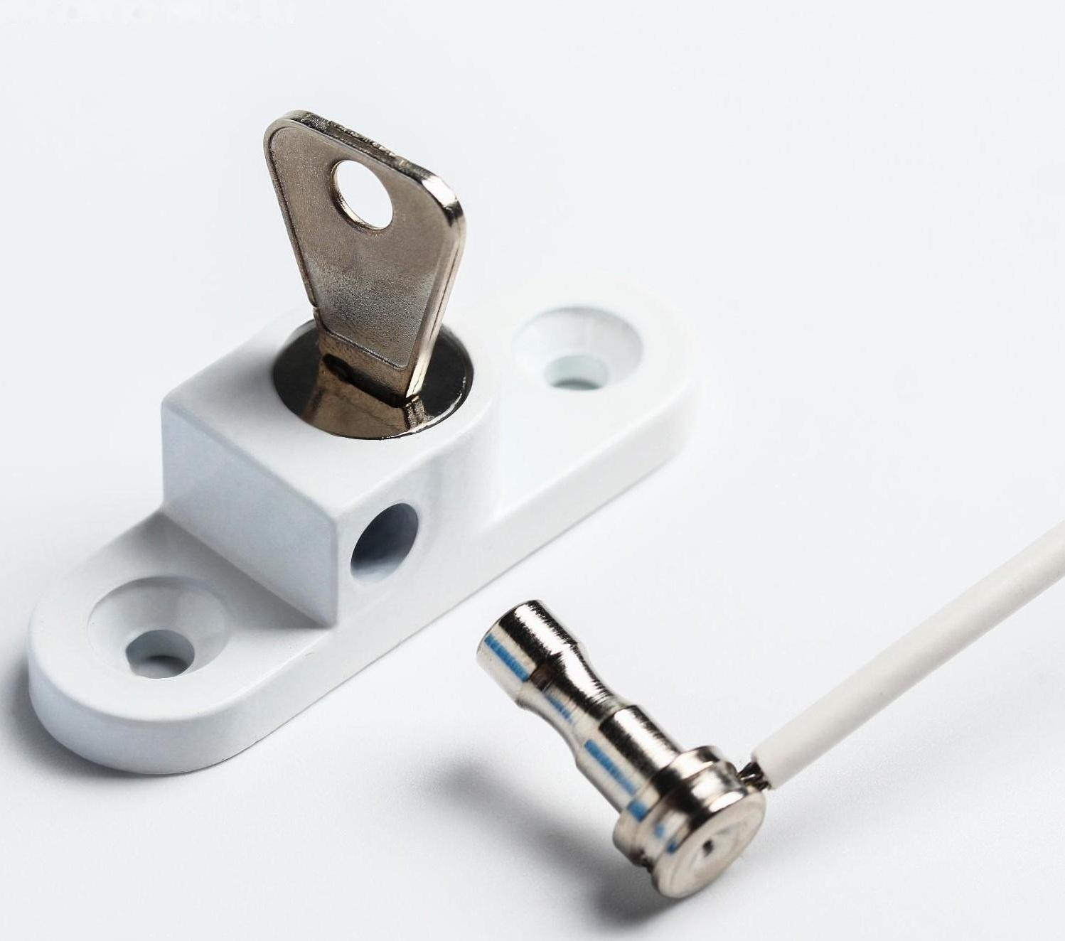 Блокиратор раздвижных дверей и окон, цвет белый