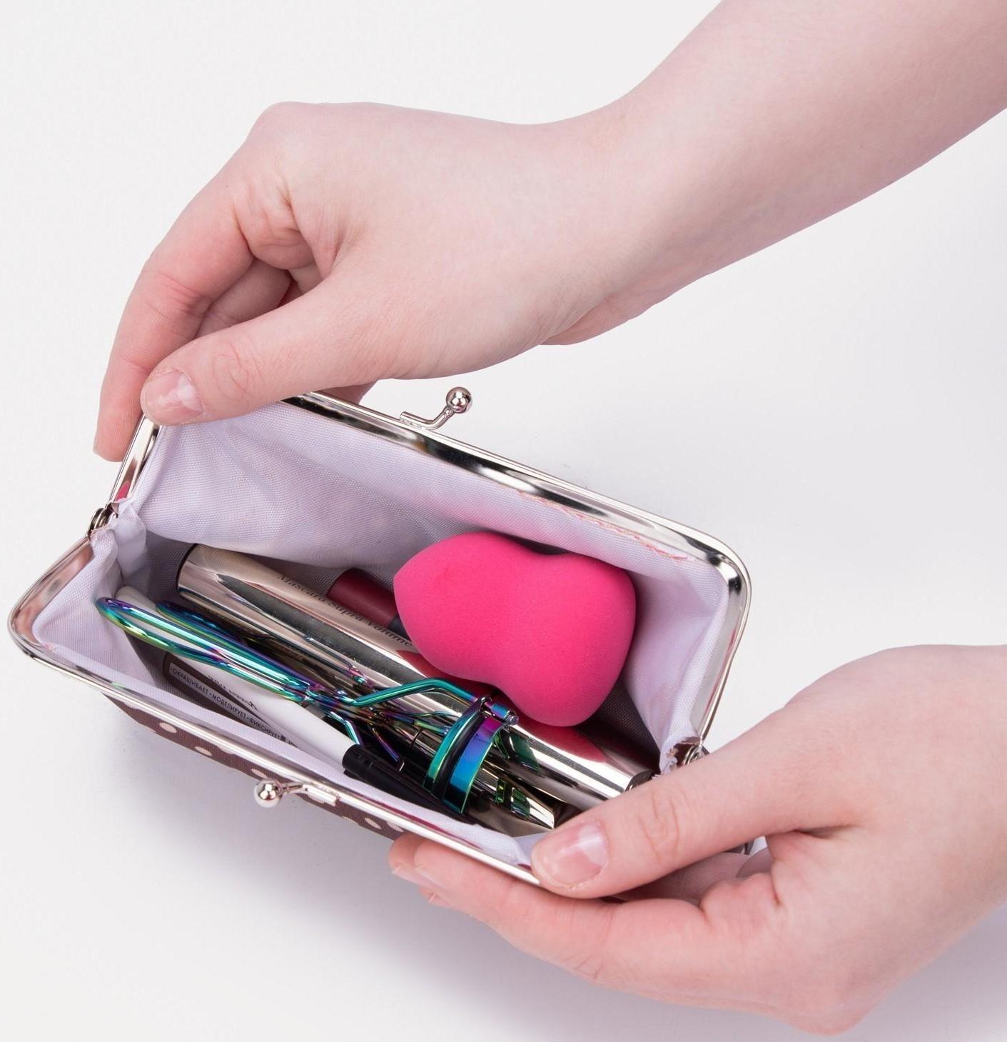 Косметичка на фермуаре, цвет коричневый