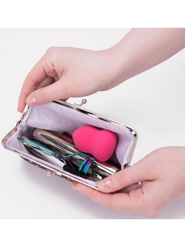 Косметичка на фермуаре, цвет коричневый