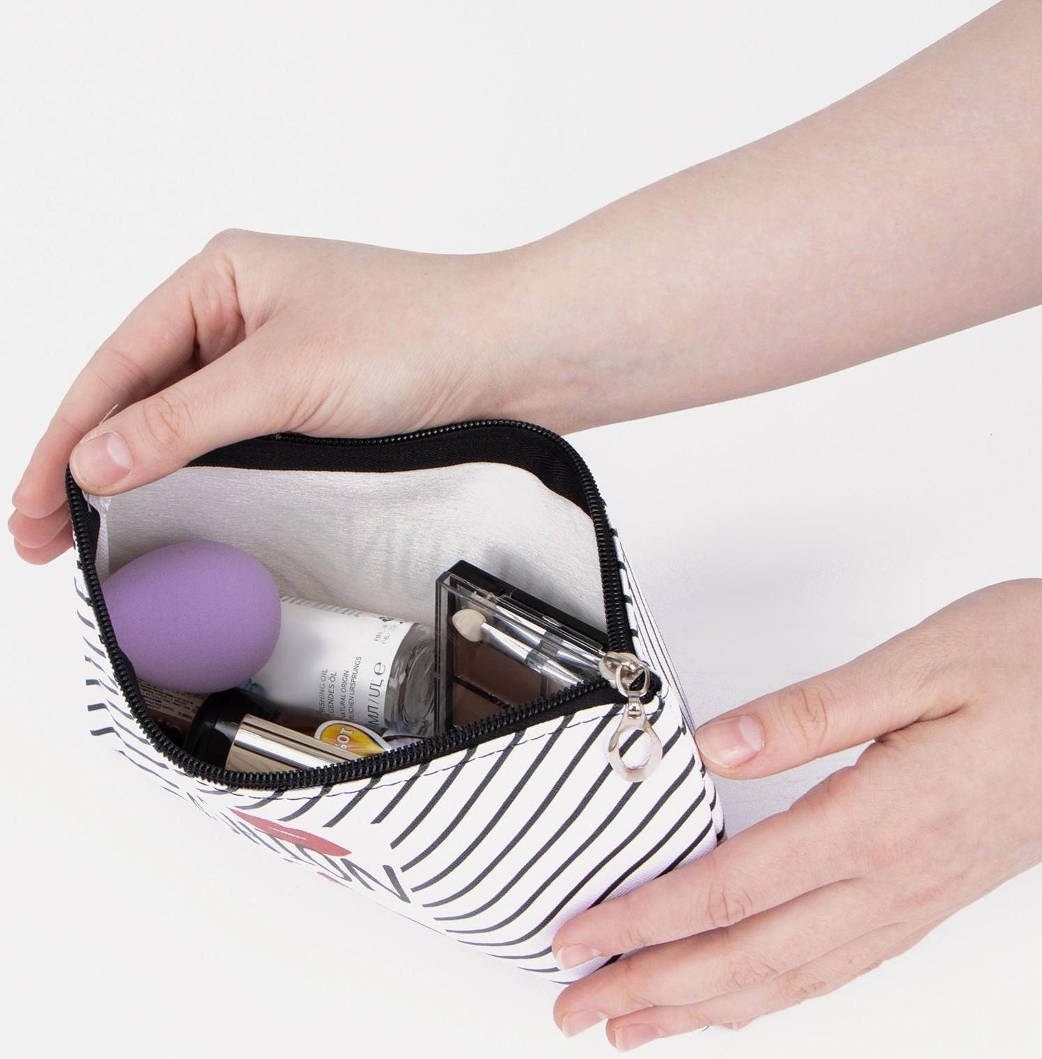 Косметичка на молнии, цвет белый