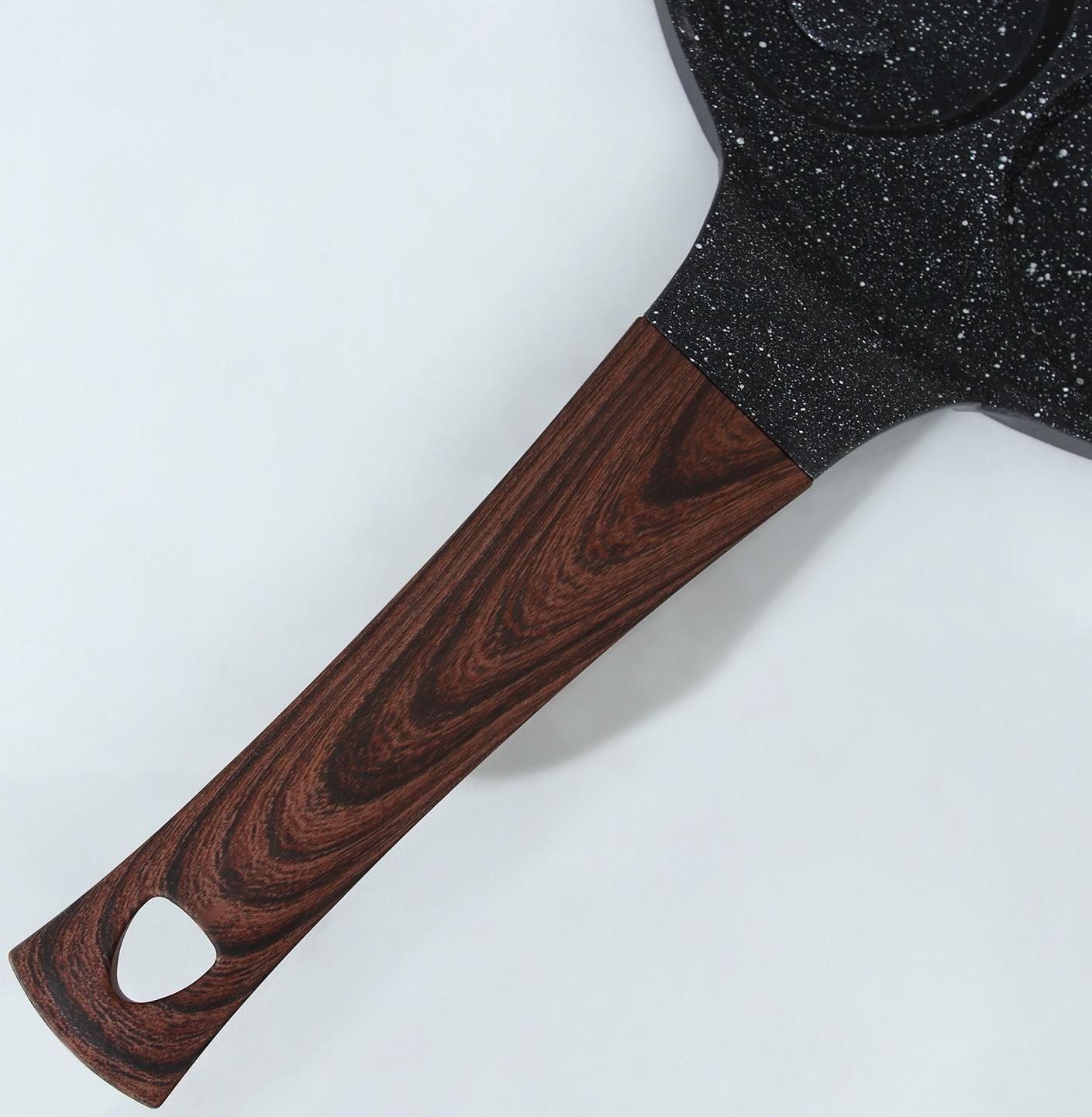 Сковорода-оладница литая Доляна «Смайлы», d=26 см, ручка soft-touch, цвет чёрный