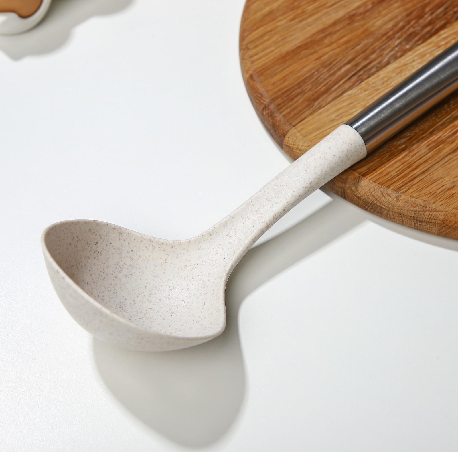 Половник кухонный Доляна «Лёгкость», 32,5 см, цвет бежевый