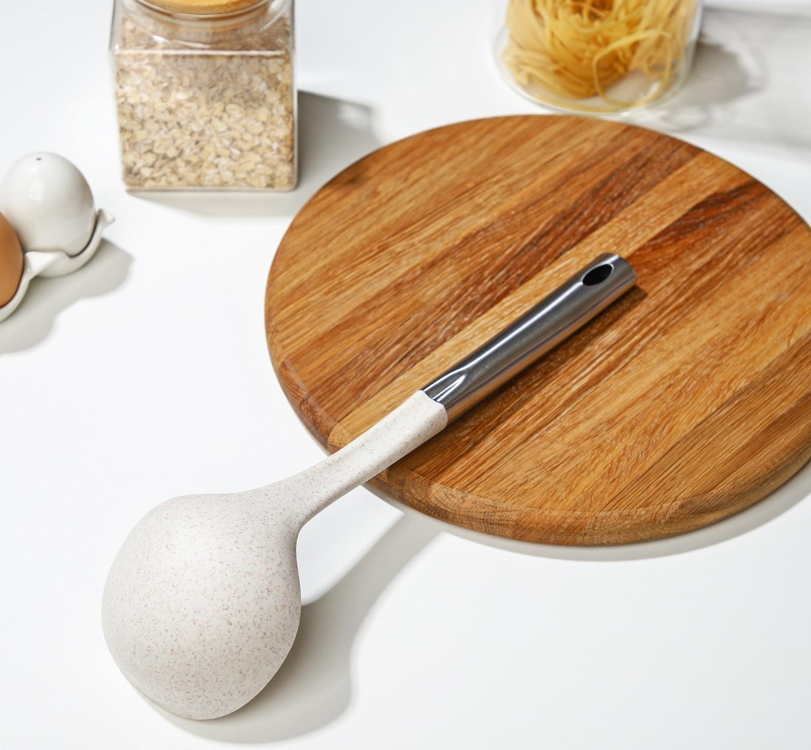 Половник кухонный Доляна «Лёгкость», 32,5 см, цвет бежевый