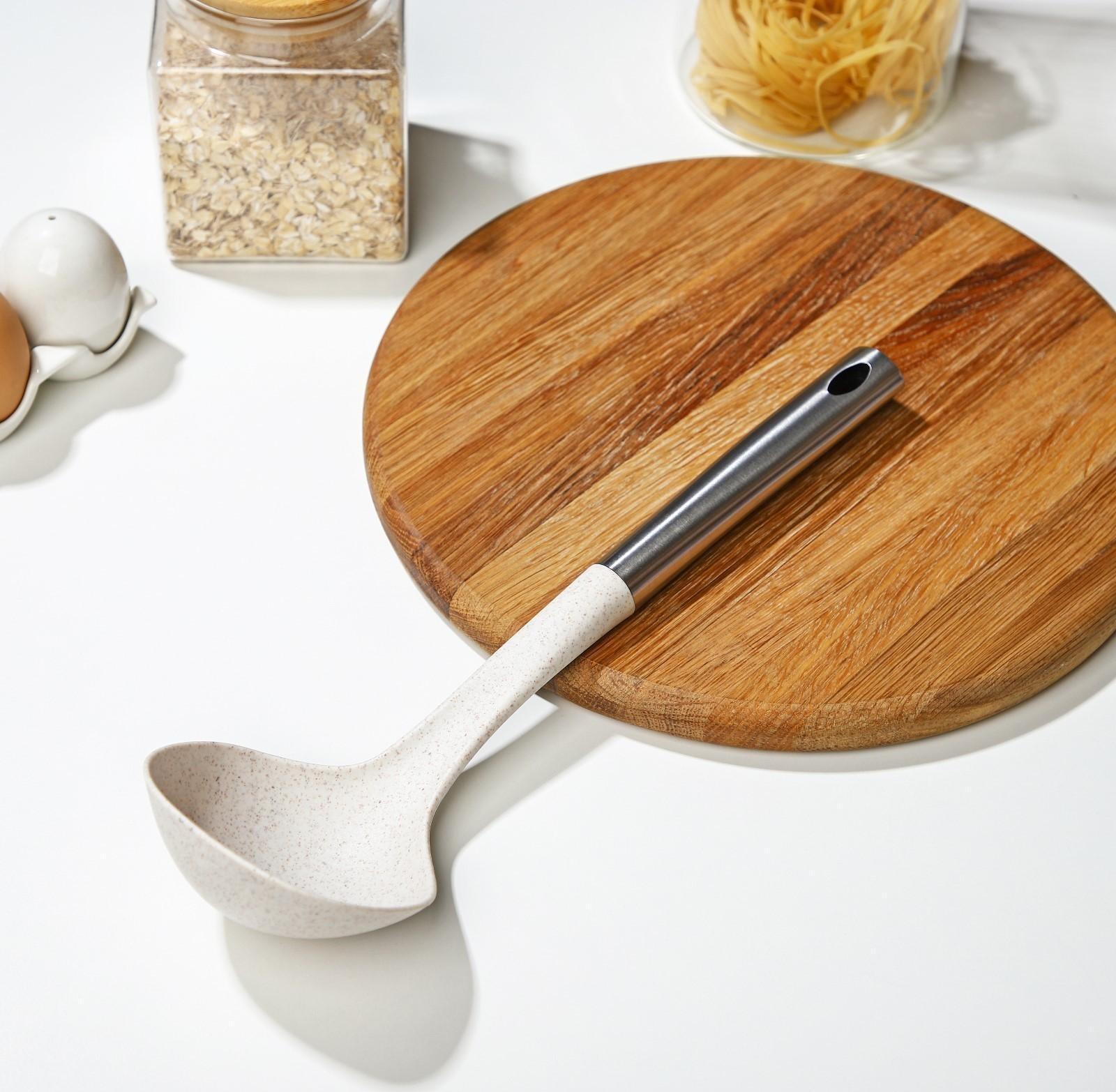 Половник кухонный Доляна «Лёгкость», 32,5 см, цвет бежевый