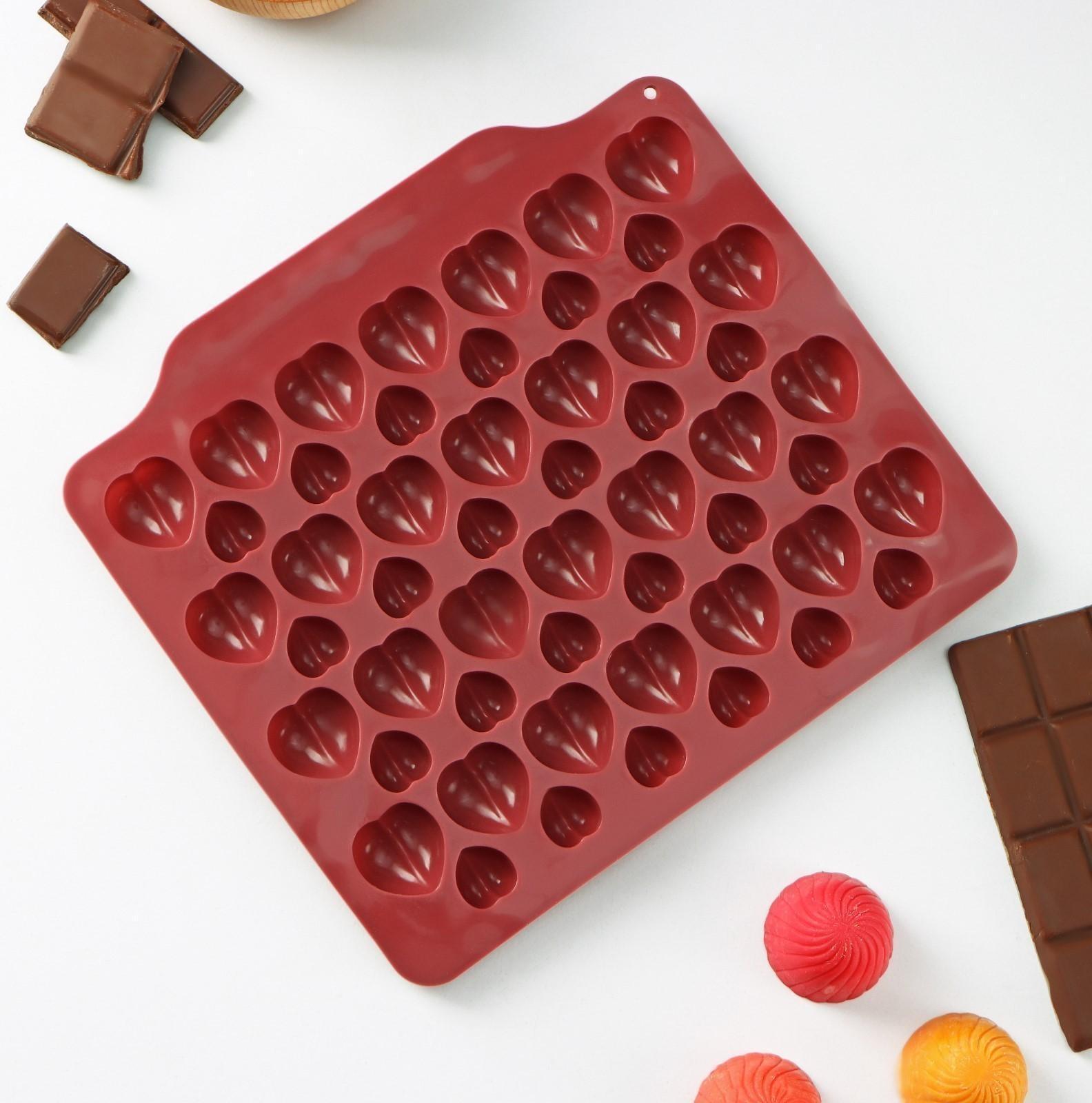 Форма для льда и кондитерских украшений Доляна «Море сердец», 18×15×1 см, силикон, 52 ячейки, цвет МИКС