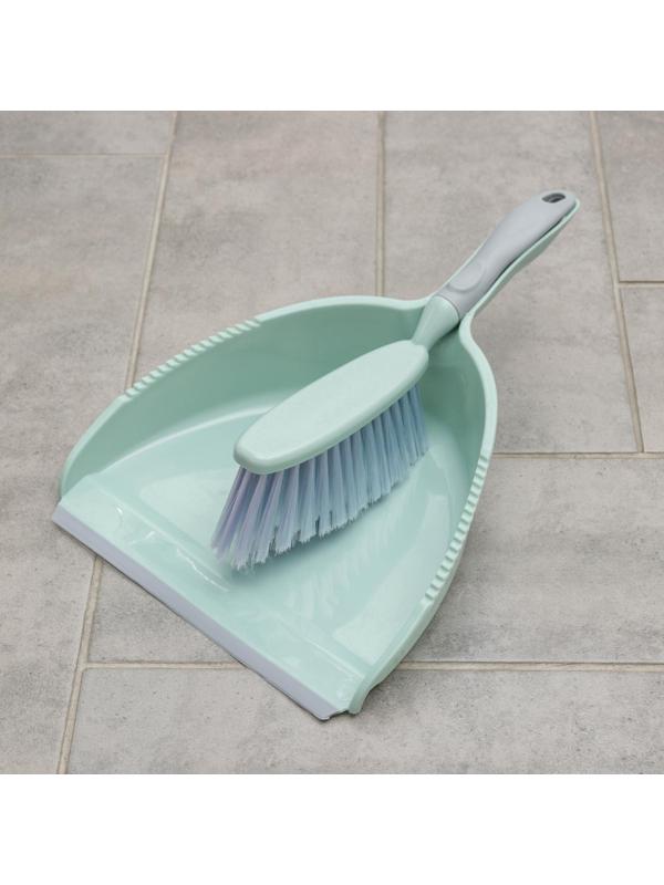 Набор для уборки, 5 предметов: совок, 3 щётки, водосгон, цвет МИКС