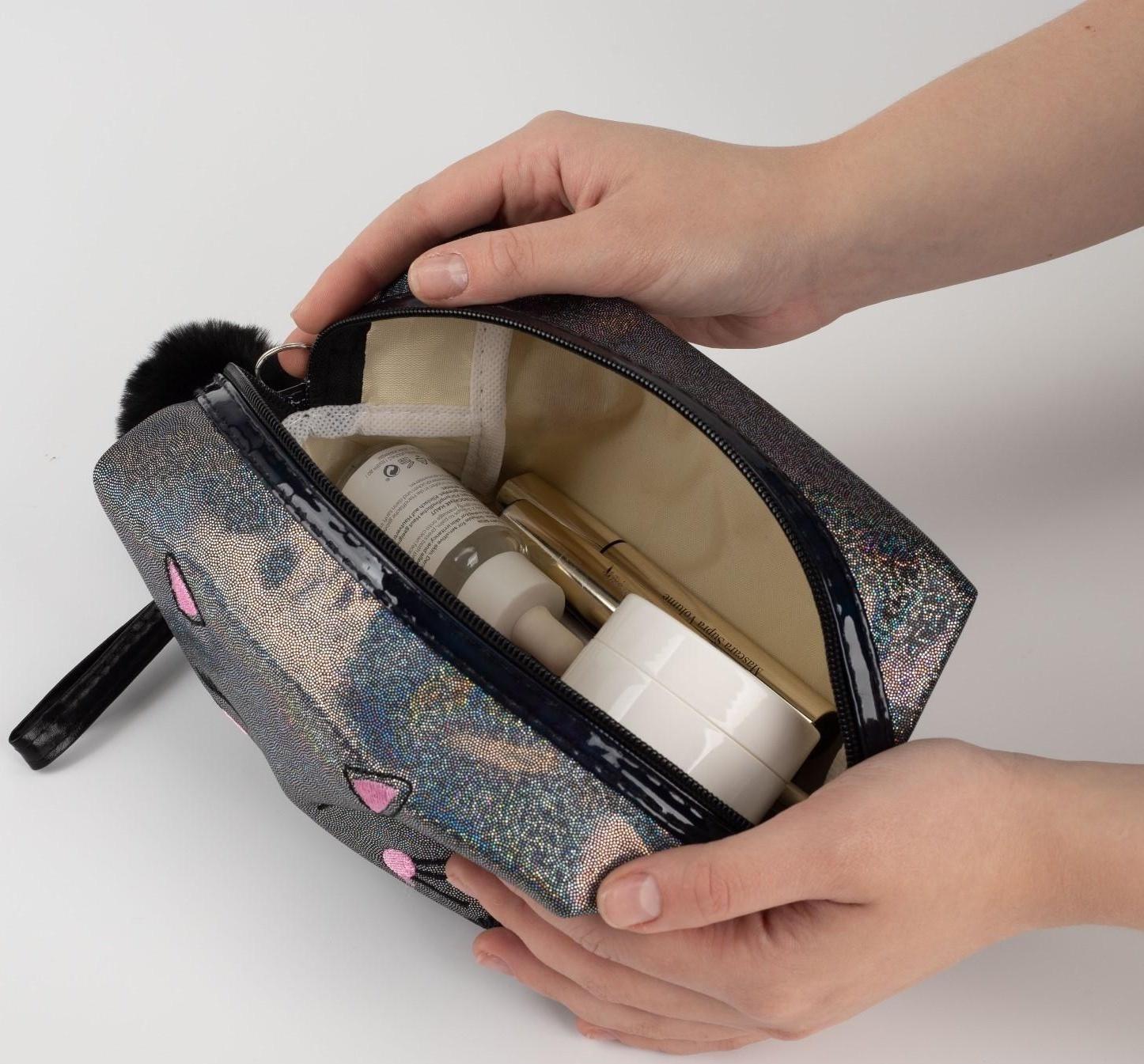 Косметичка на молнии, цвет чёрный