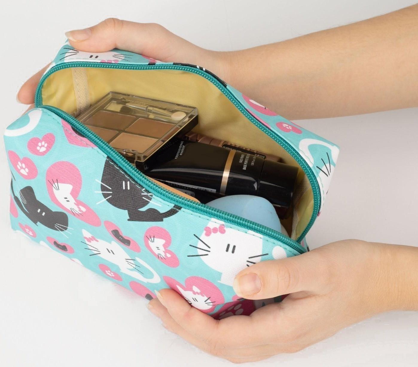 Косметичка на молнии, цвет голубой