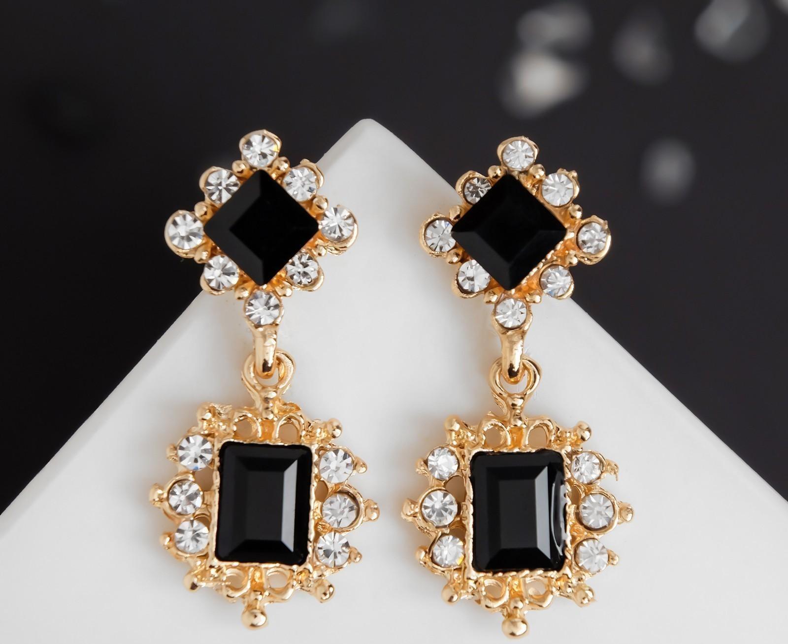 Серьги со стразами 