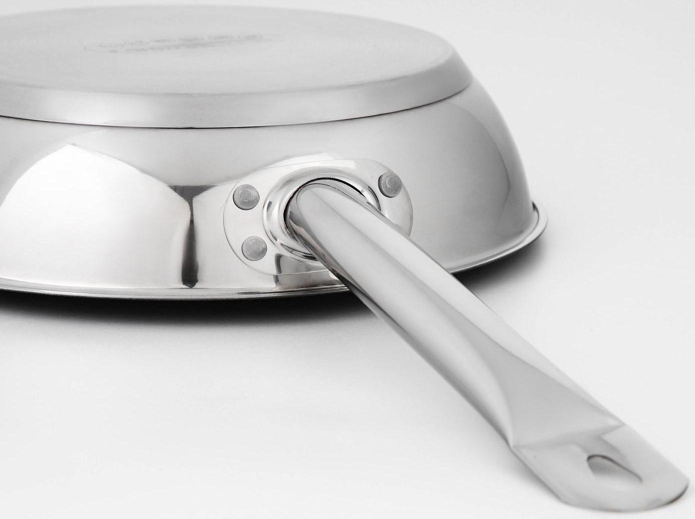 Сковорода «Общепит», d=24 см, толщина корпуса 0,6 мм, дно 3,5 мм, с теплораспределительным слоем, антипригарное покрытие, индукция, цвет металлик