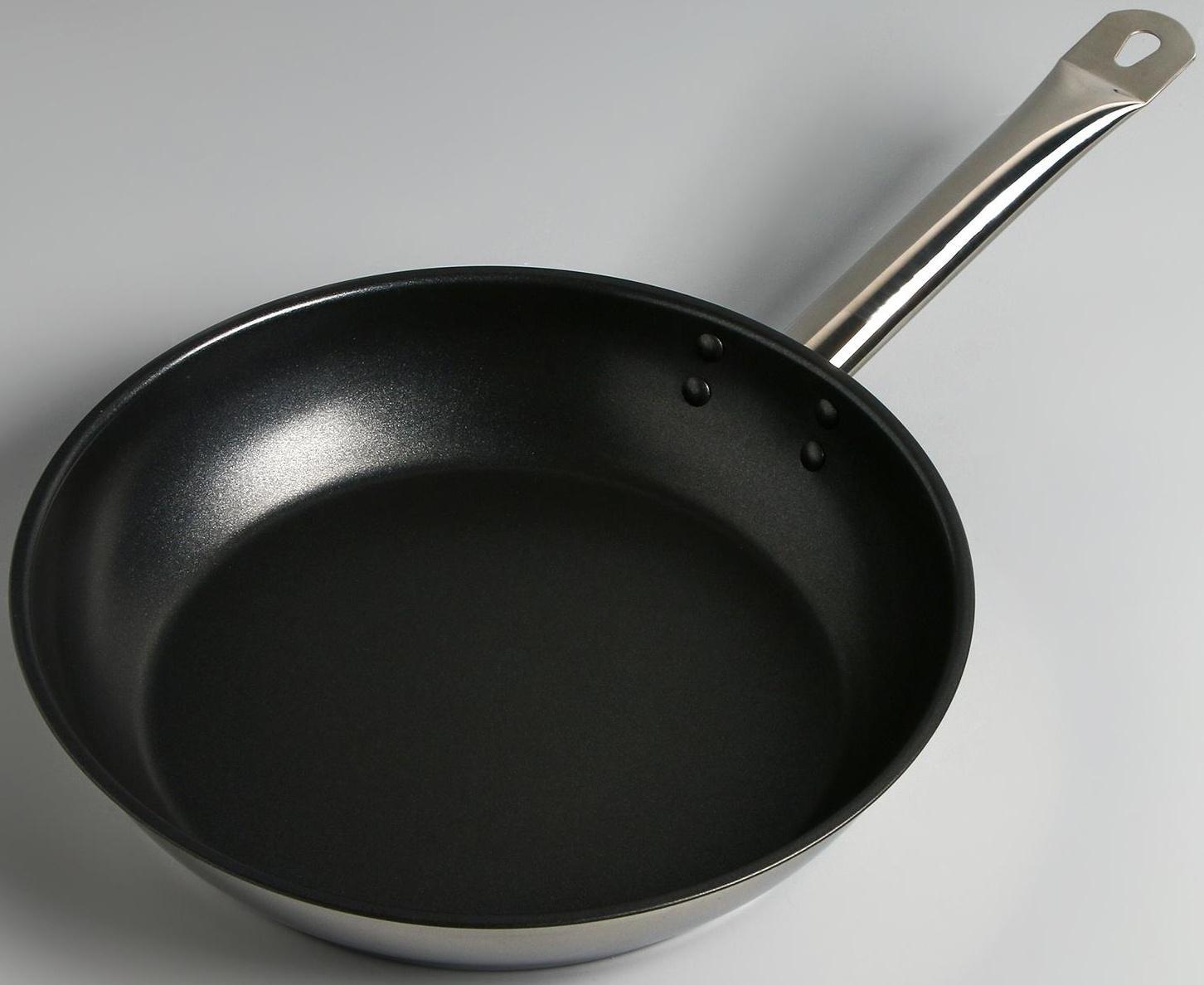 Сковорода «Общепит», d=28 см, толщина корпуса 0,6 мм, дно 3,5 мм, с теплораспределительным слоем, антипригарное покрытие, индукция, цвет металлик