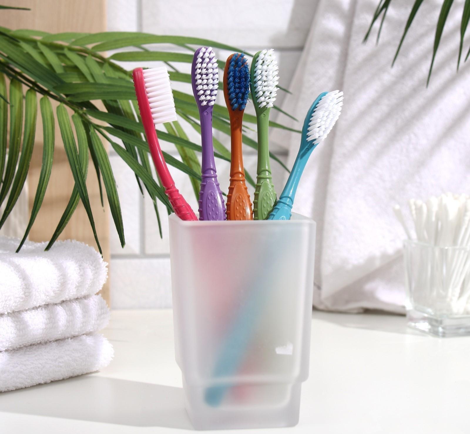 Зубная щётка «Ассорти» средней жёсткости, микс