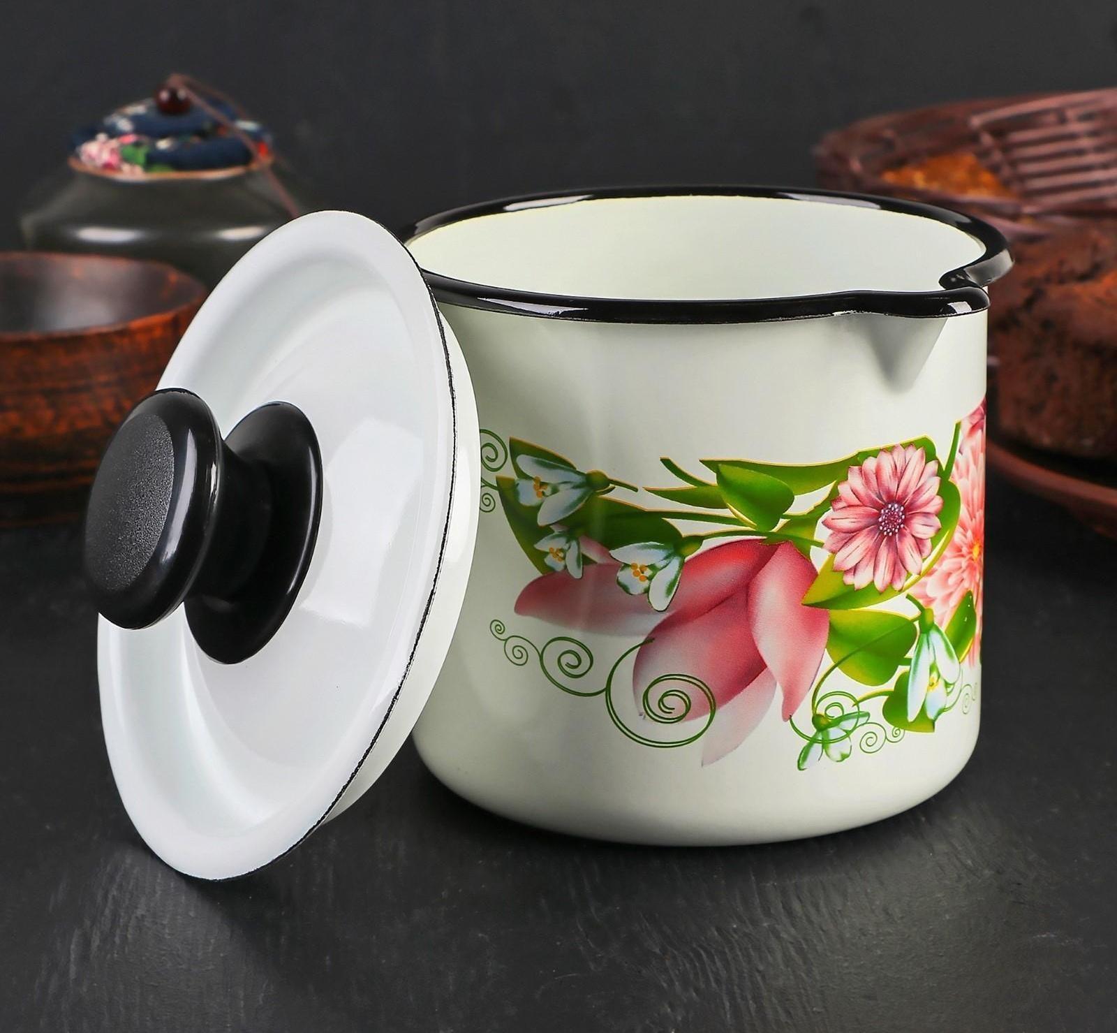 Кружка с носиком, 1 л, с крышкой, деколь МИКС, цвет белый