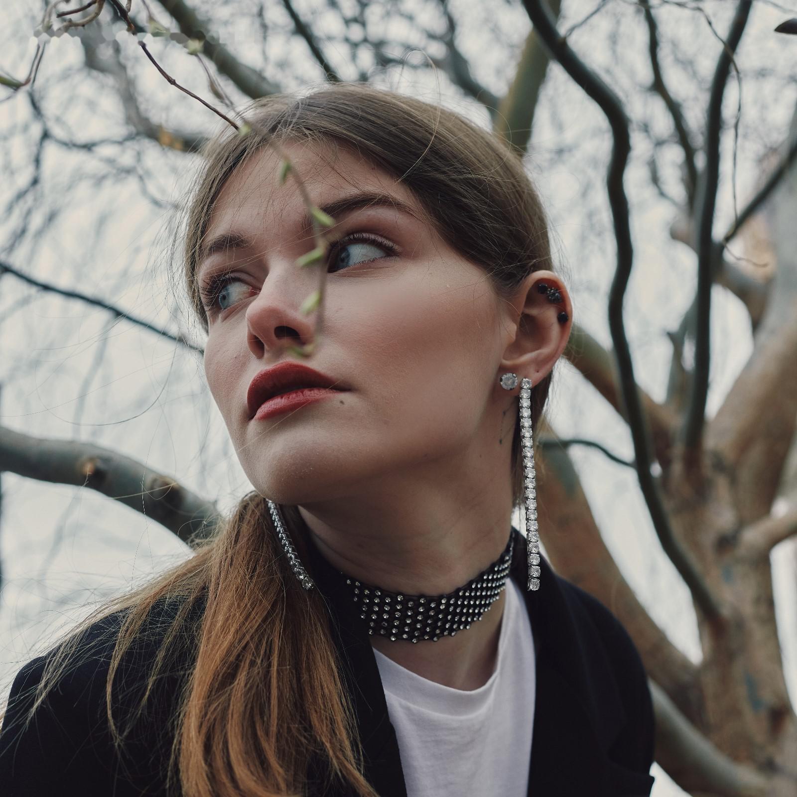 Серьги висячие со стразами 