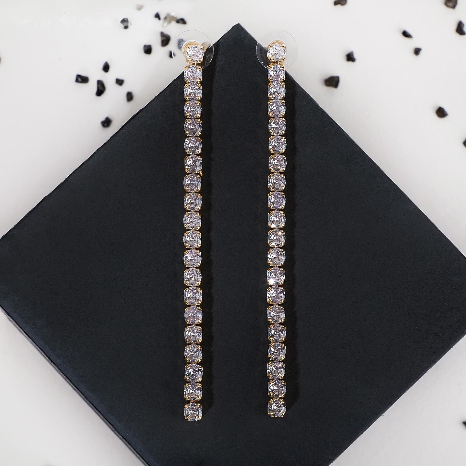 Серьги висячие со стразами 