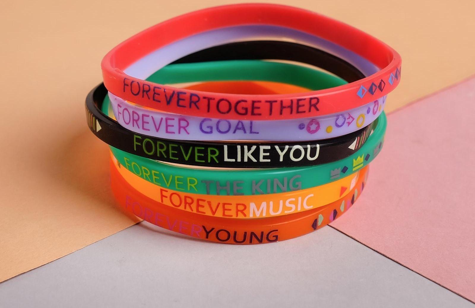 Силиконовый браслет Forever young, набор 6 шт, цветной,d=5,5см