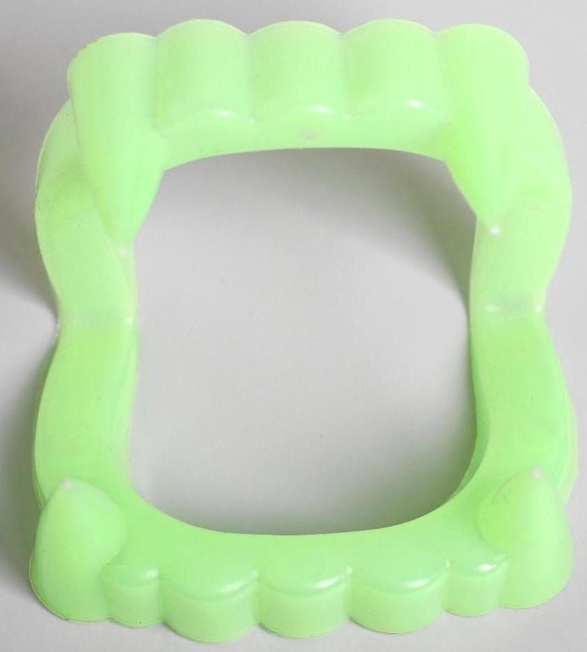 Челюсть «Вампир», цвет зелёный