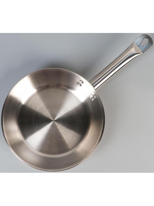 Сковорода «Общепит», d=24 см, корпус 0,6 мм, дно 3,5 мм, с теплораспределительным слоем, металлическая ручка, индукция, цвет хромированный