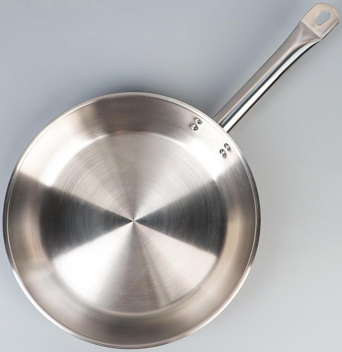 Сковорода «Общепит», d=30 см, корпус 0,6 мм, дно 3,5 мм, с теплораспределительным слоем, металлическая ручка, индукция, цвет хромированный