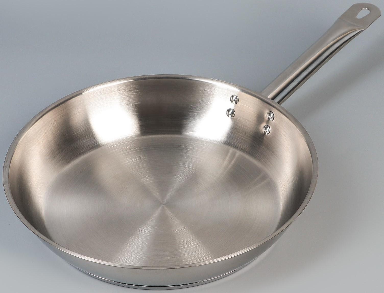 Сковорода «Общепит», d=30 см, корпус 0,6 мм, дно 3,5 мм, с теплораспределительным слоем, металлическая ручка, индукция, цвет хромированный