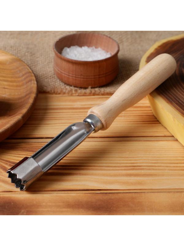 Нож для сердцевины яблока с деревянной ручкой