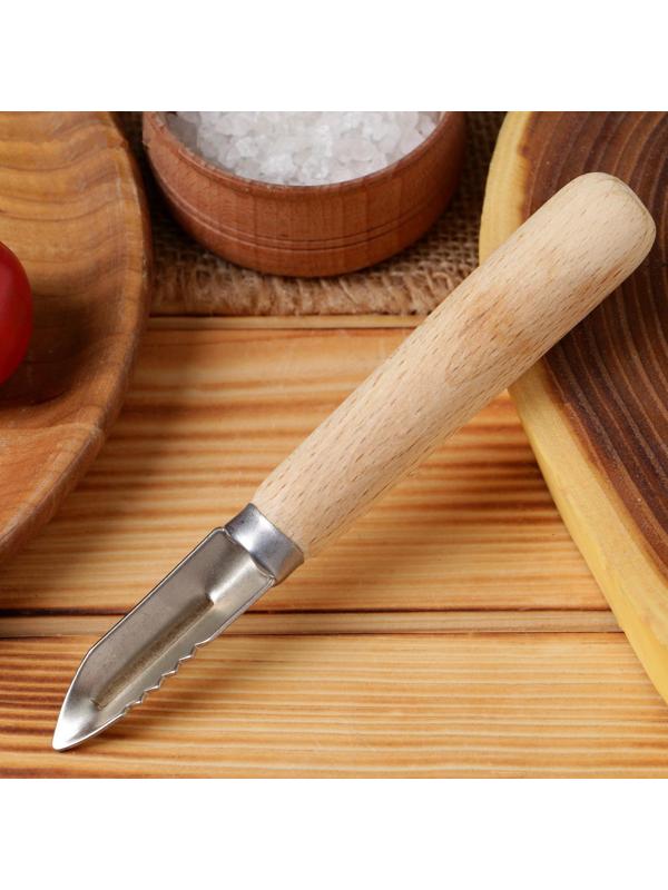 Овощечистка с деревянной ручкой 