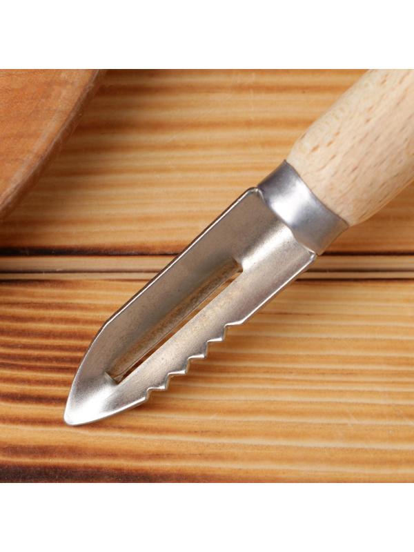 Овощечистка с деревянной ручкой 