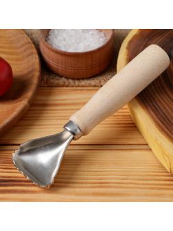 Рыбочистка с деревянной ручкой