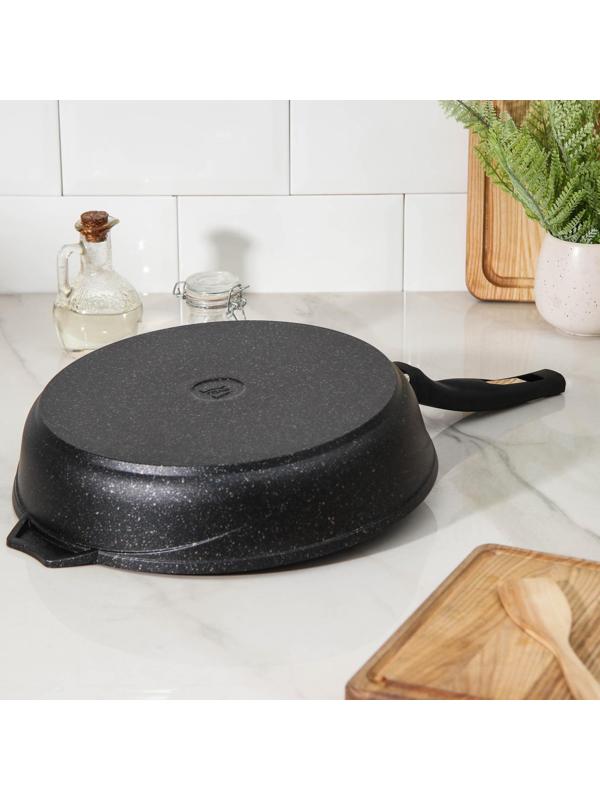 Сковорода «Гранит Star», d=30 см, пластиковая ручка, стеклянная крышка, антипригарное покрытие, цвет чёрный