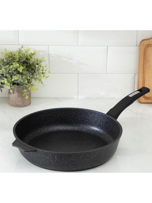 Сковорода «Гранит star», d=30 см, пластиковая ручка, антипригарное покрытие, цвет чёрный