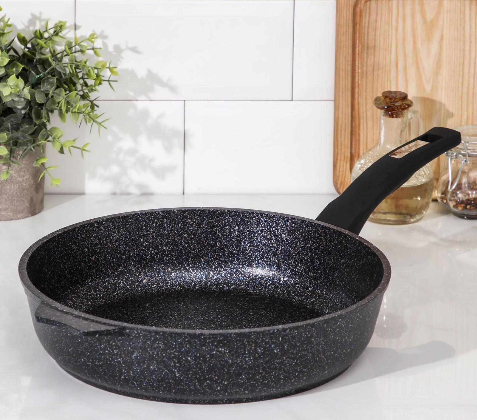 Сковорода «Гранит Star», d=28 см, пластиковая ручка, антипригарное покрытие, цвет чёрный