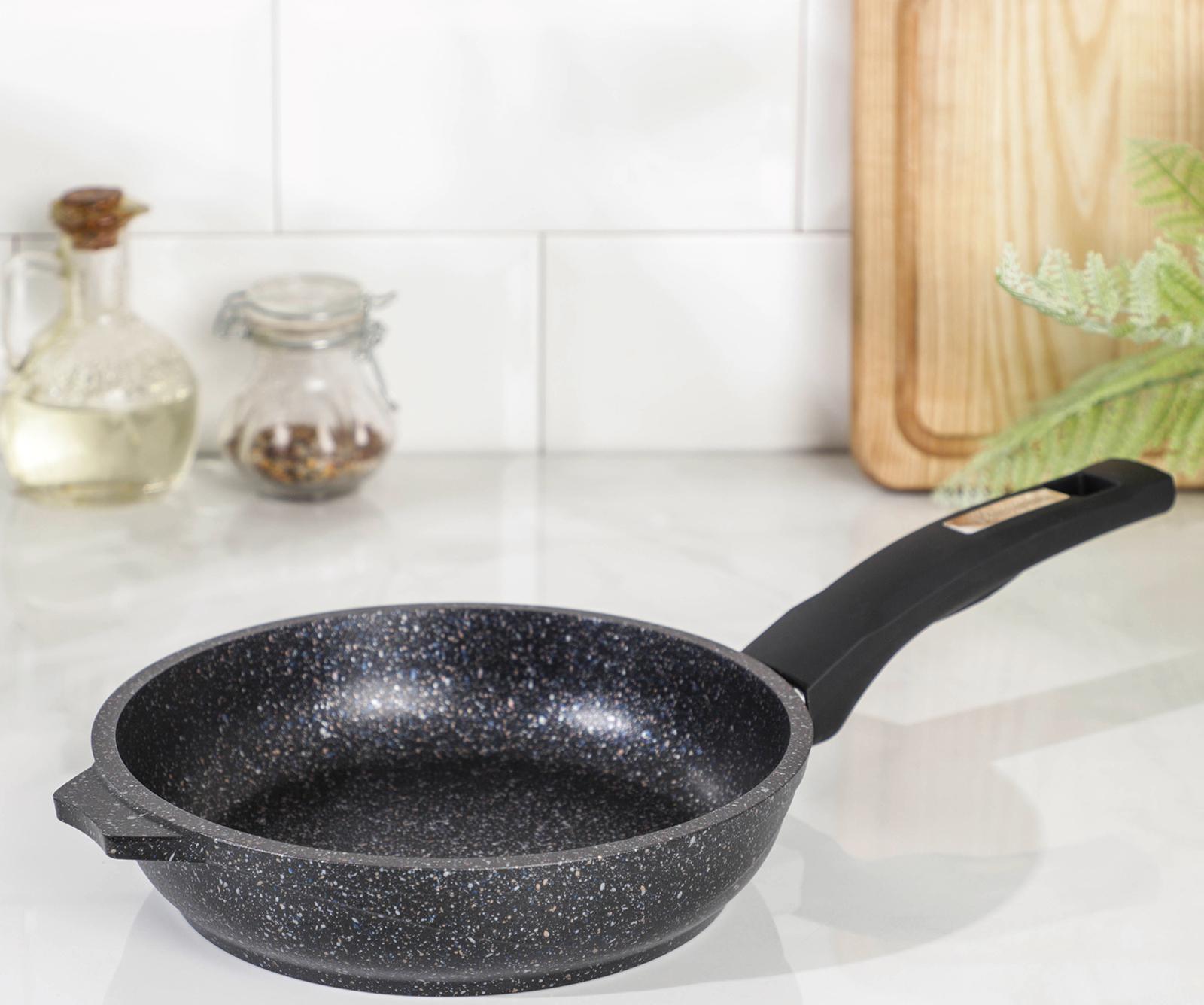 Сковорода «Гранит Star», d=18 см, пластиковая ручка, антипригарное покрытие, цвет чёрный