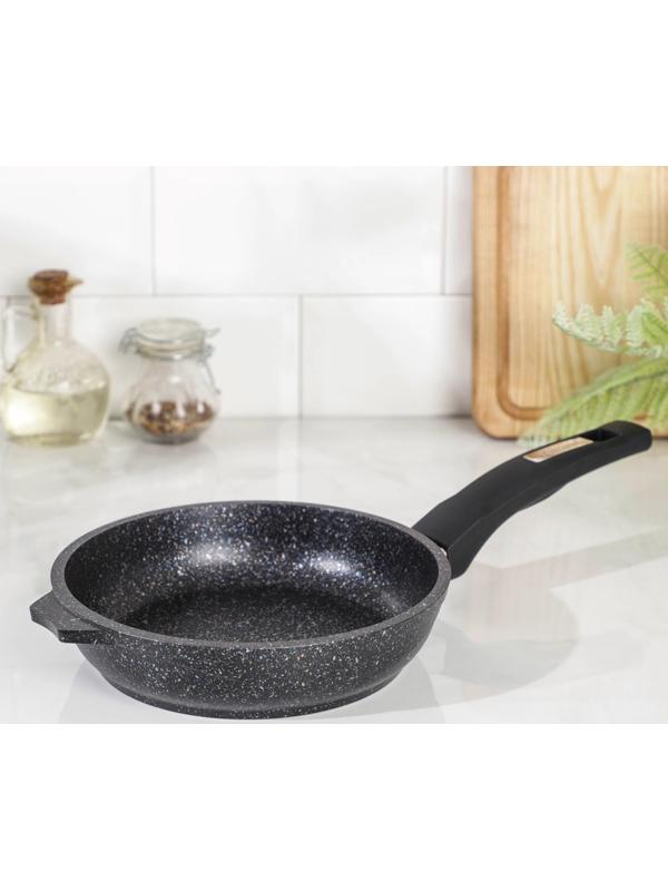 Сковорода «Гранит Star», d=18 см, пластиковая ручка, антипригарное покрытие, цвет чёрный
