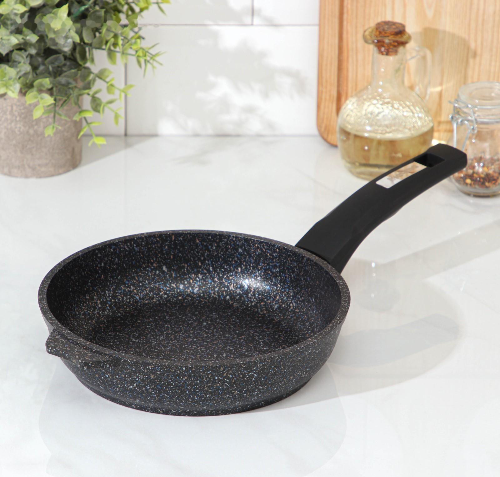 Сковорода «Гранит Star», d=20 см, пластиковая ручка, антипригарное покрытие, цвет чёрный