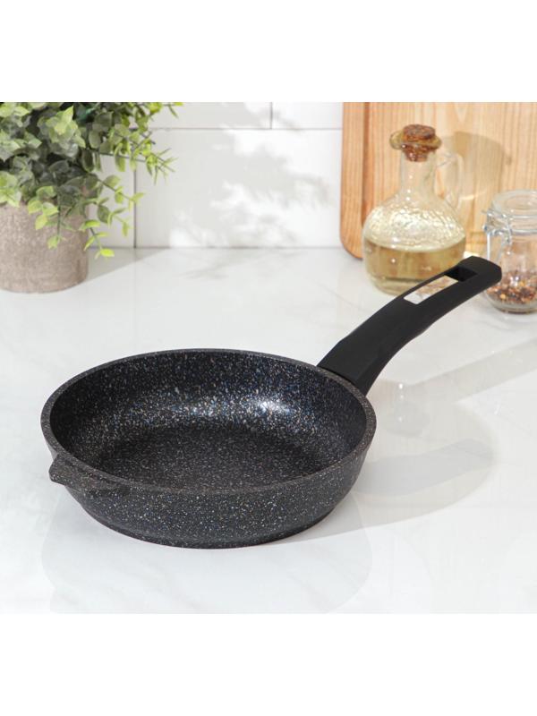 Сковорода «Гранит Star», d=20 см, пластиковая ручка, антипригарное покрытие, цвет чёрный