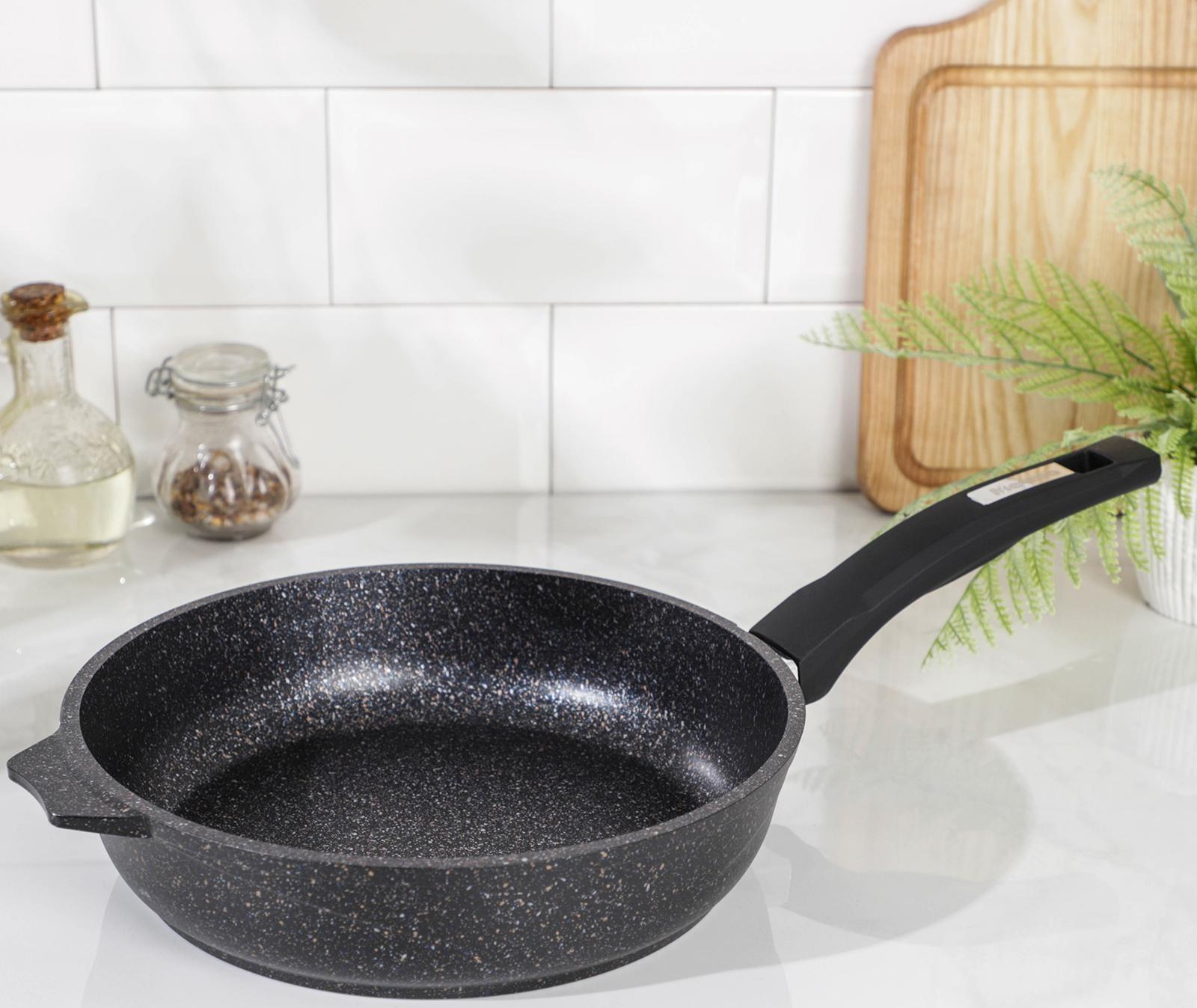 Сковорода «Гранит Star», d=24 см, пластиковая ручка, антипригарное покрытие, цвет чёрный