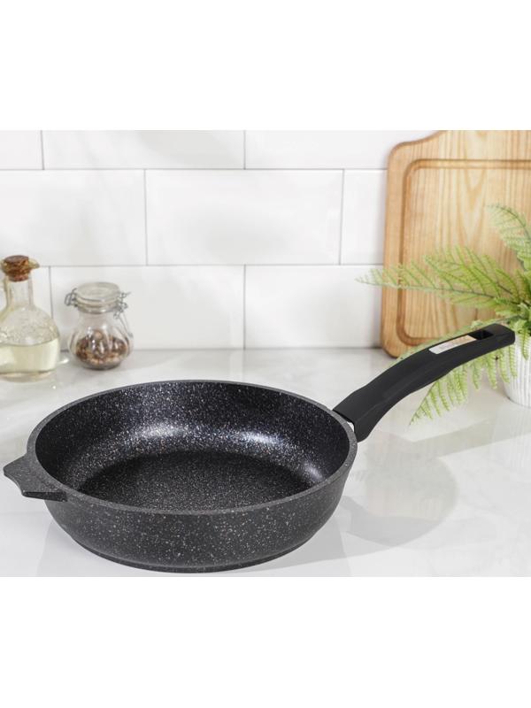 Сковорода «Гранит Star», d=24 см, пластиковая ручка, антипригарное покрытие, цвет чёрный