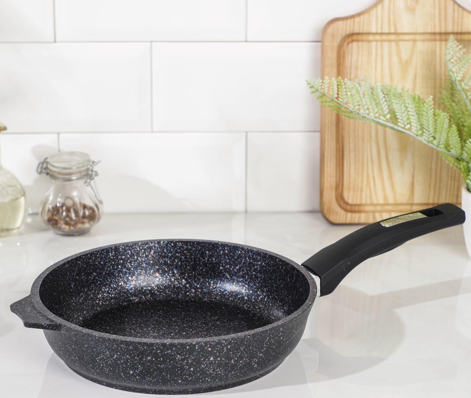 Сковорода «Гранит Star», d=22 см, пластиковая ручка, антипригарное покрытие, цвет чёрный