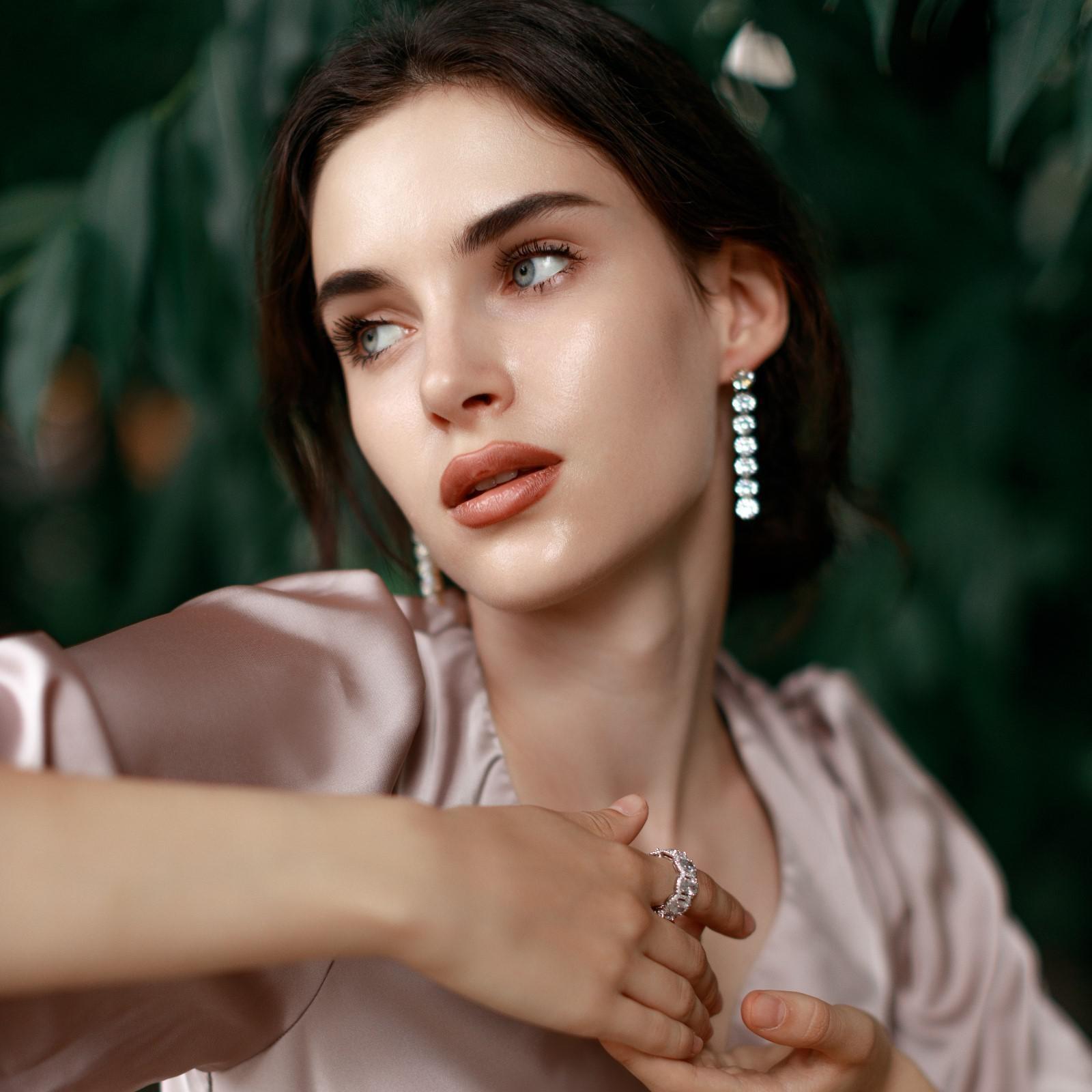 Серьги со стразами 