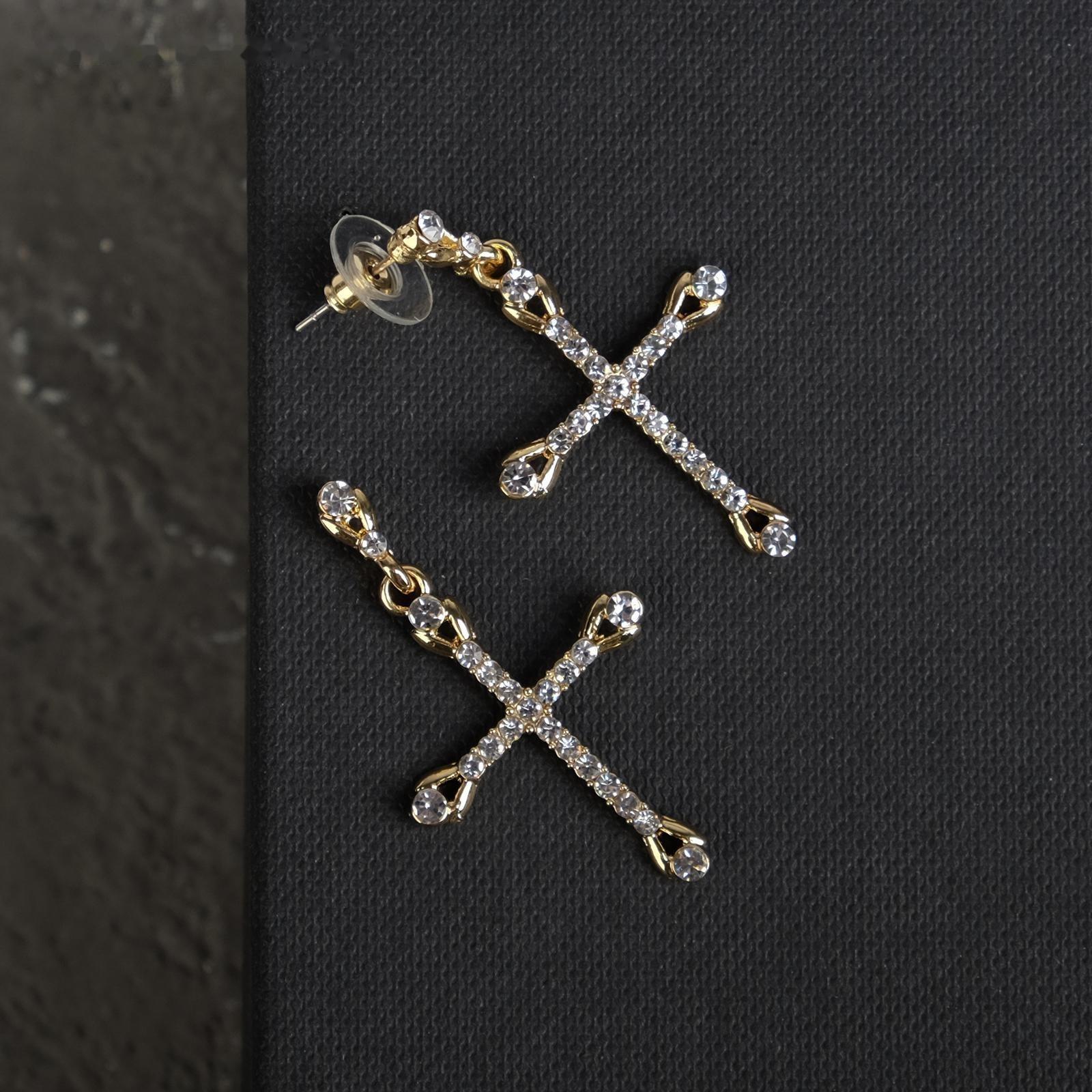 Серьги со стразами 