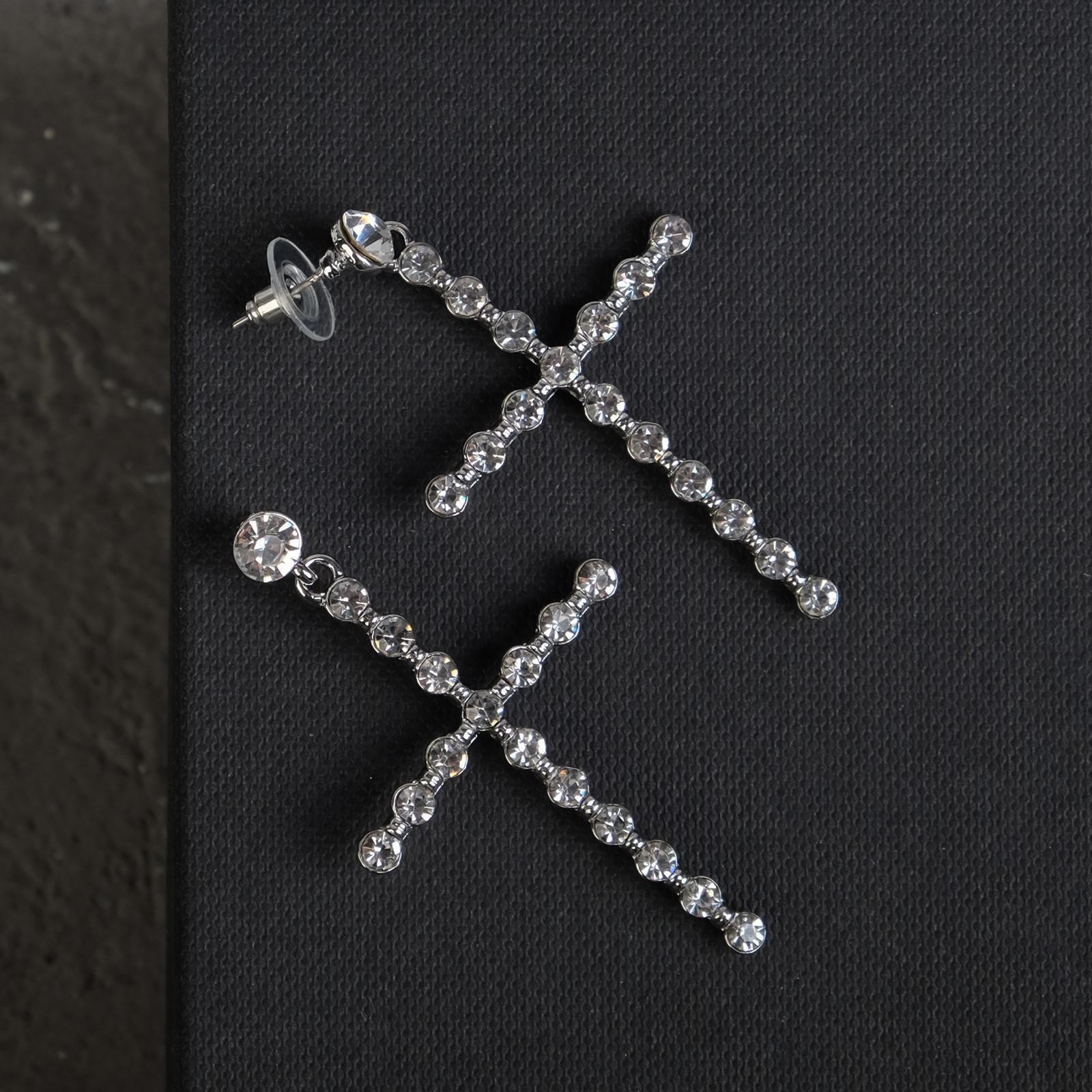 Серьги со стразами 